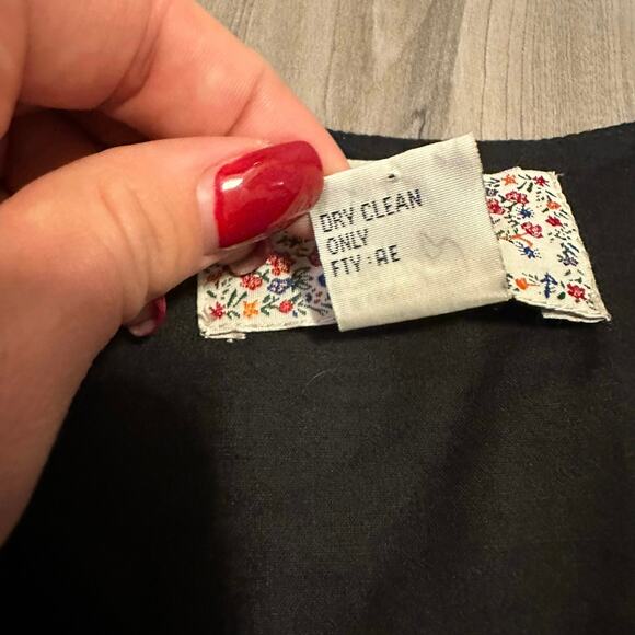 New Directions‎ Women's Black Velvet Button Up Embroidered Holiday Vest Size L - Picture 3 of 5